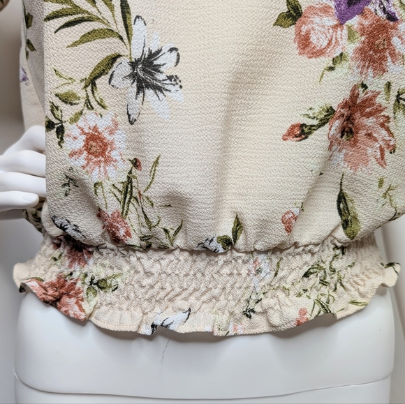 Semi Sheer Textured Cream Multi Color Floral Short Puff Sleeve Collared Blouse - Picture 5 of 8